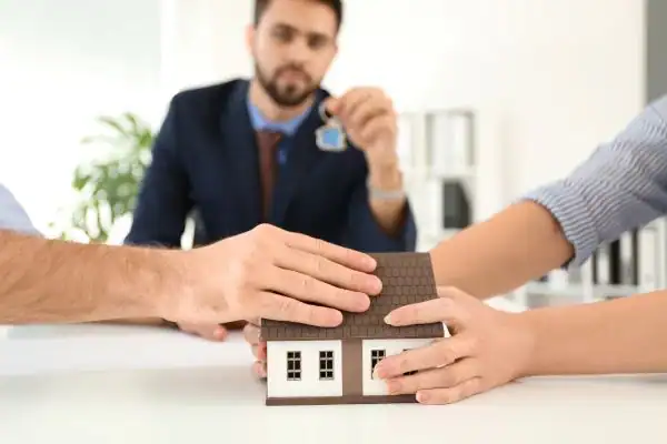 Couple arguing over property in divorce mediation Penzance